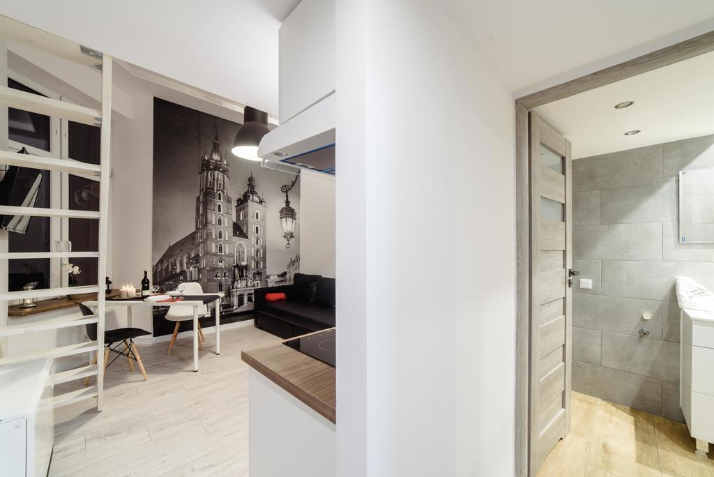 Aparthotel 2 Nights - Great Location, Right Next To Main Rail And Bus Station, 10 Min To Main Square By Foot