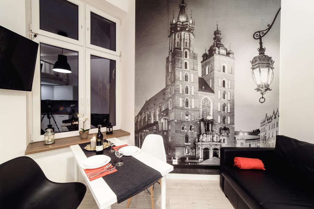 2 Nights - Great Location, Right Next To Main Rail And Bus Station, 10 Min To Main Square By Foot Aparthotel 3*