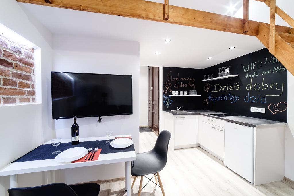 Aparthotel 2 Nights - Great Location, Right Next To Main Rail And Bus Station, 10 Min To Main Square By Foot Krakau