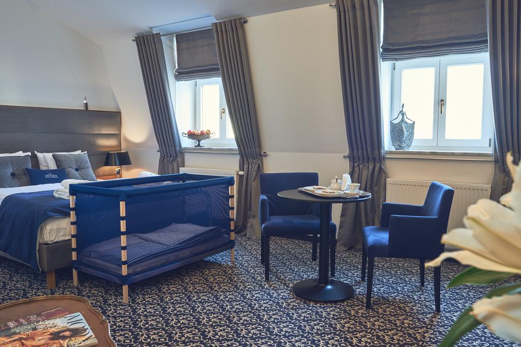 Imperial 3*