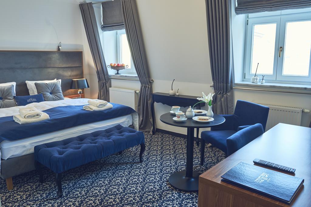 Imperial 3*