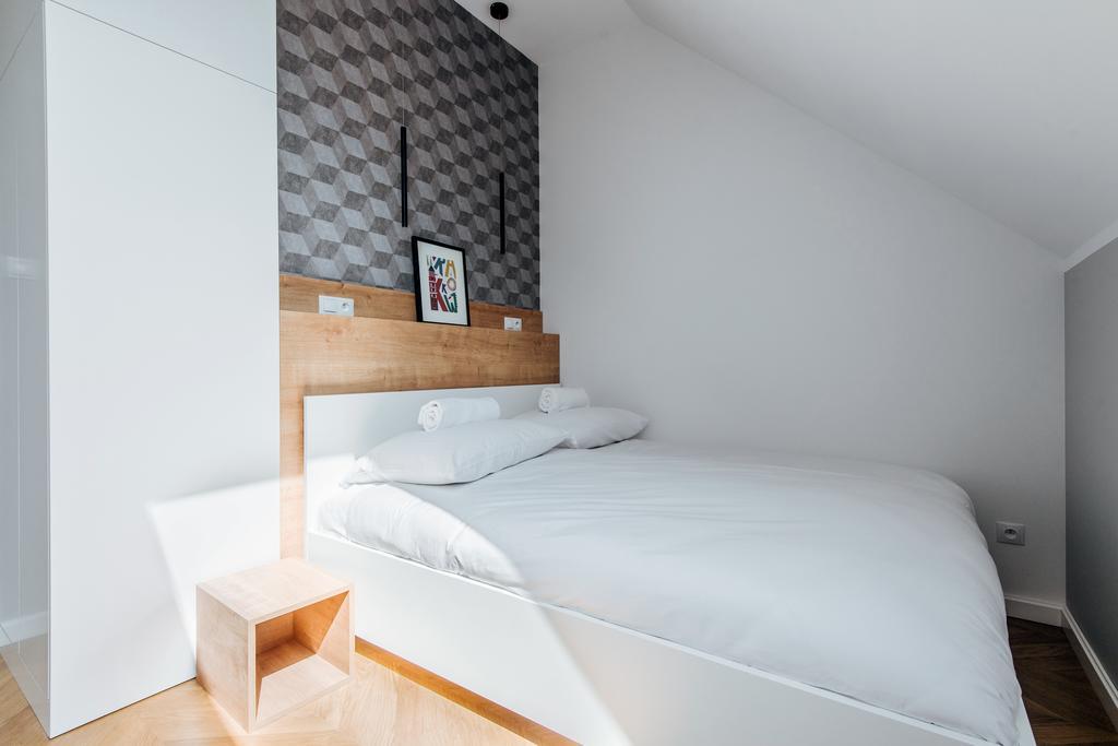 Lights Topolowa 8 *