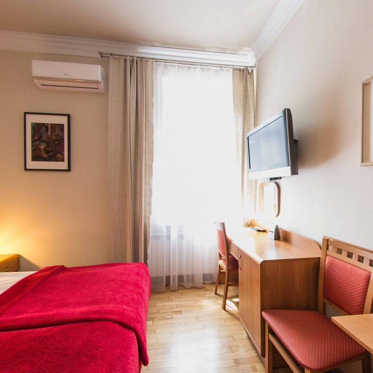 Kajzer Aparthotel 2*