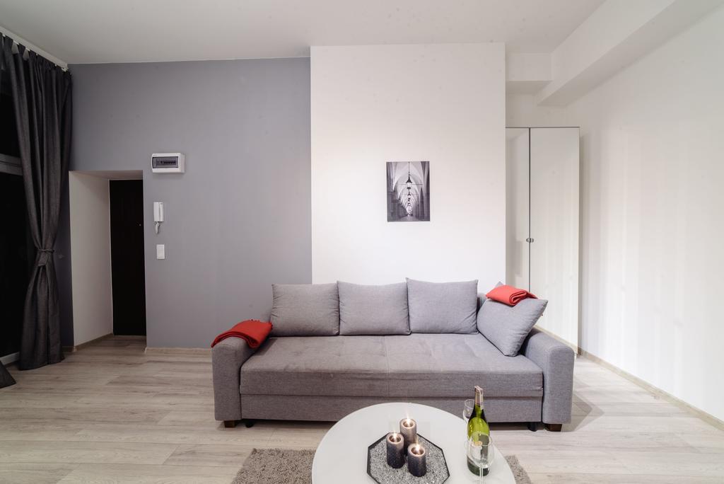 Aparthotel 2 Nights - Great Location, Right Next To Main Rail And Bus Station, 10 Min To Main Square By Foot Krakau