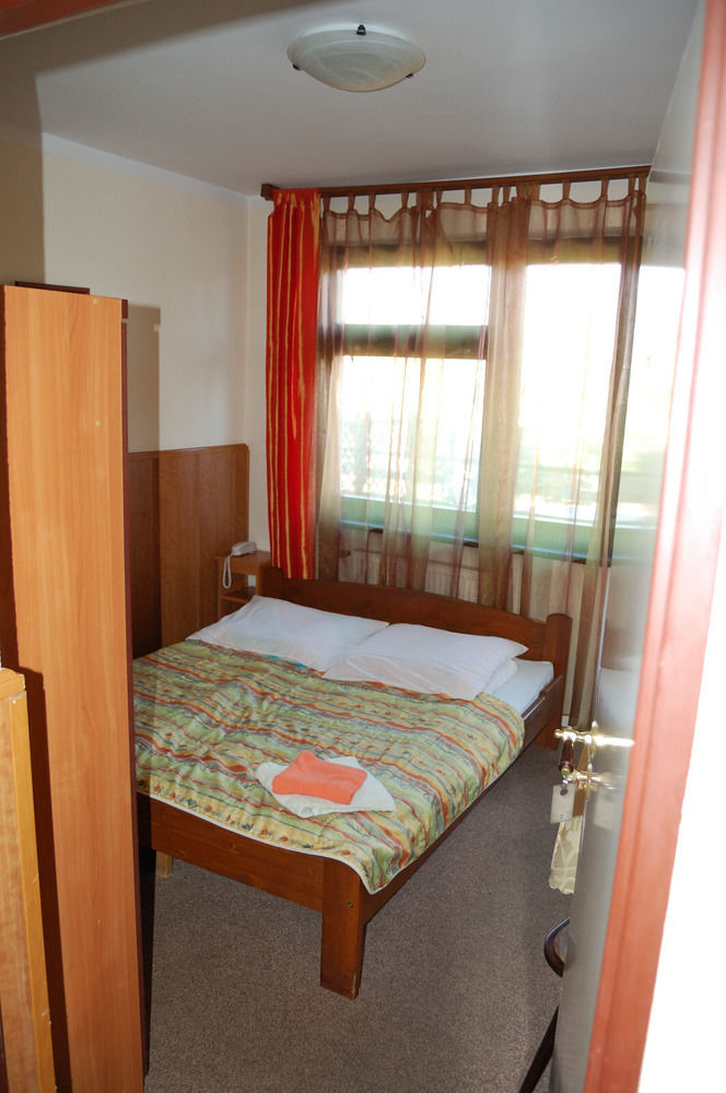 Bona Hotel 2*