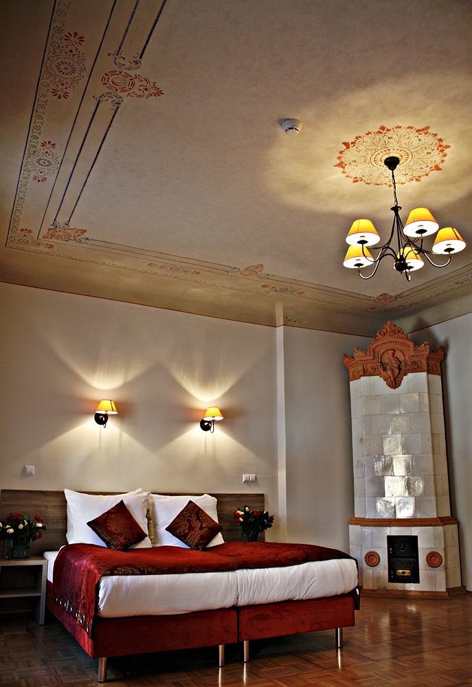Hotel Santi