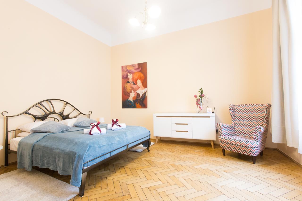 Apartments Roman *