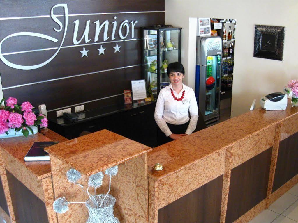 Junior 3*