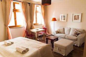 Hotel Lounge *