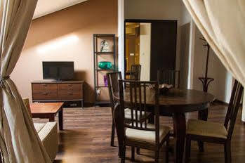 Lounge Hotel *