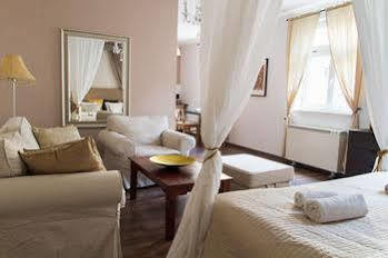 Lounge Hotel *