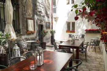 Lounge Hotel *