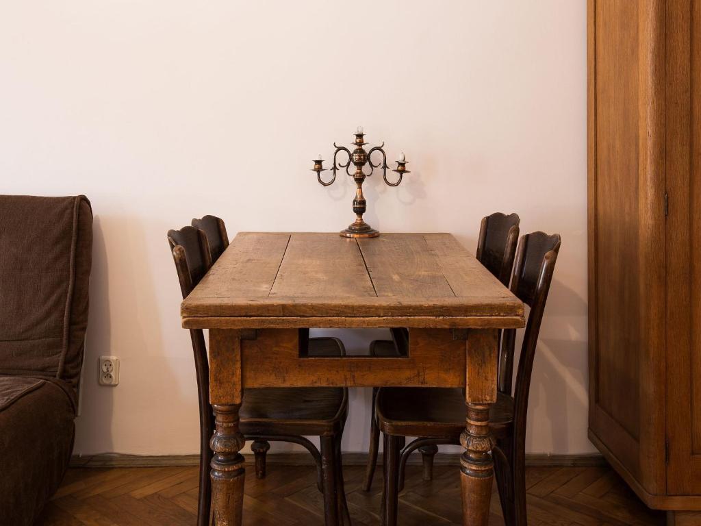 Nicholas Apartment