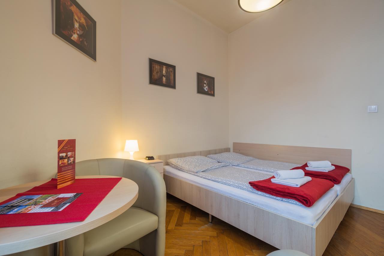 Euro-room & *