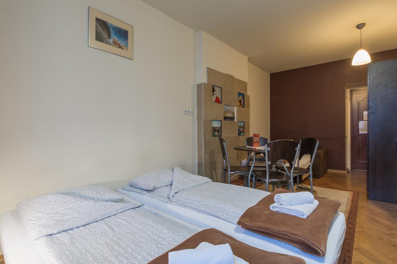 Euro-room & *