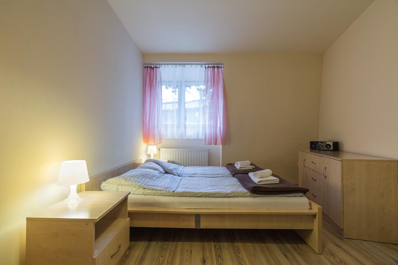 Euro-room & *