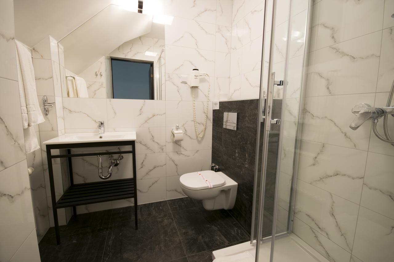 Aparthotel Kontrast 4*