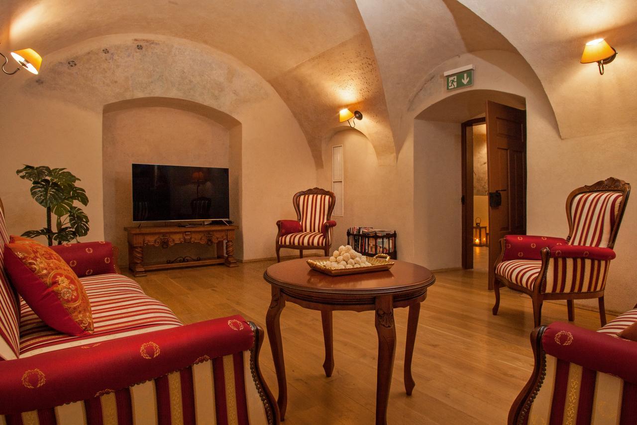 Santi Hotel