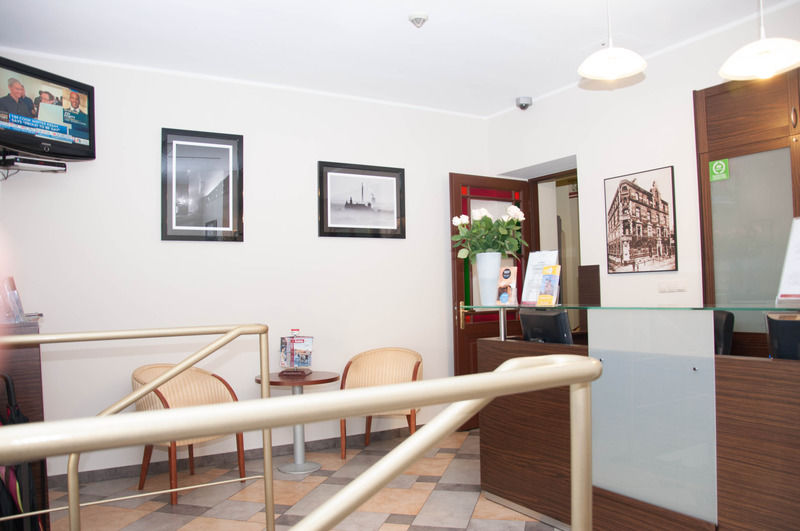 Red Brick 3*