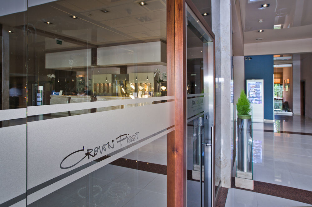 Booking Crown Piast & Spa Hotel