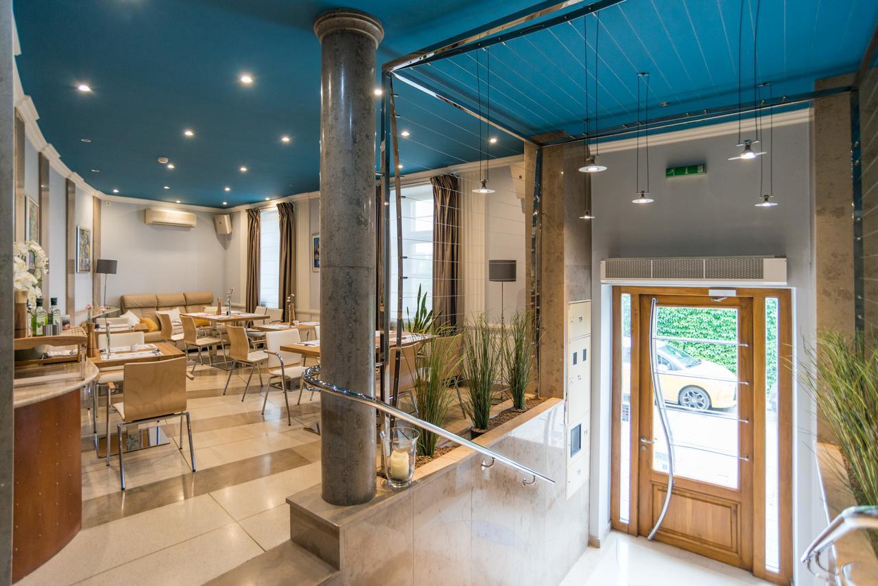 Blue Swan Aparthotel 3*