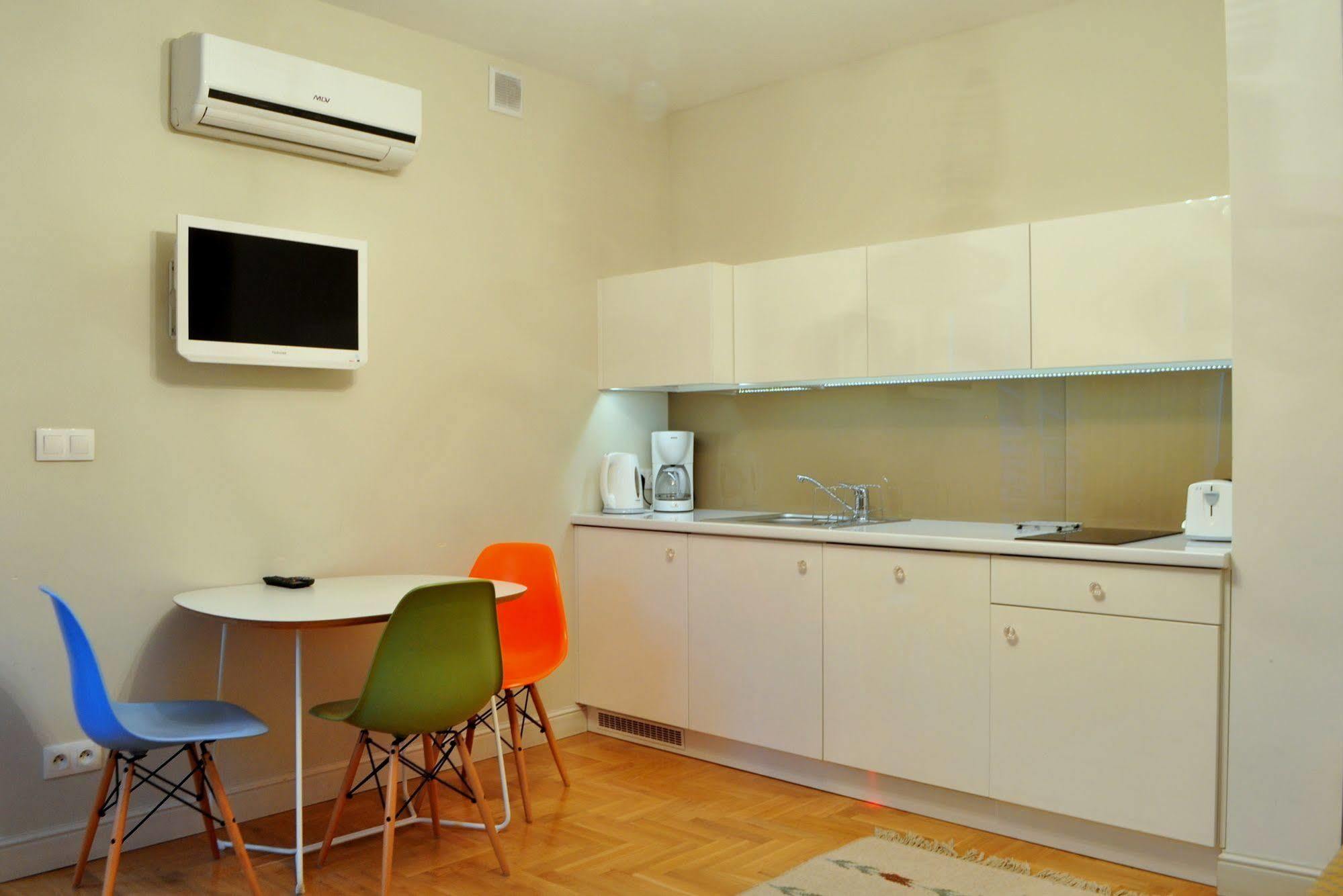Aparthotel Crystal Chez Helena 3*