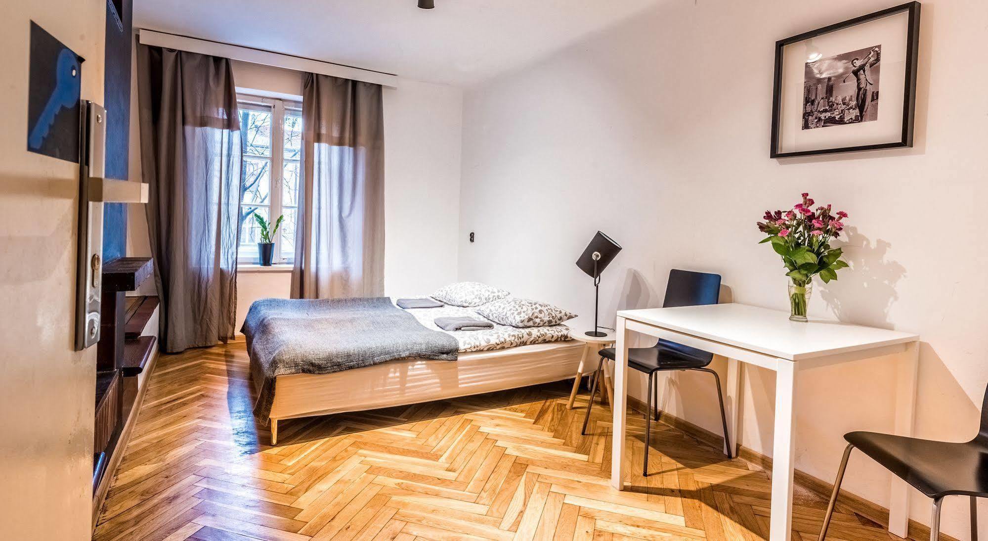 Flamingo Premium Hostel *