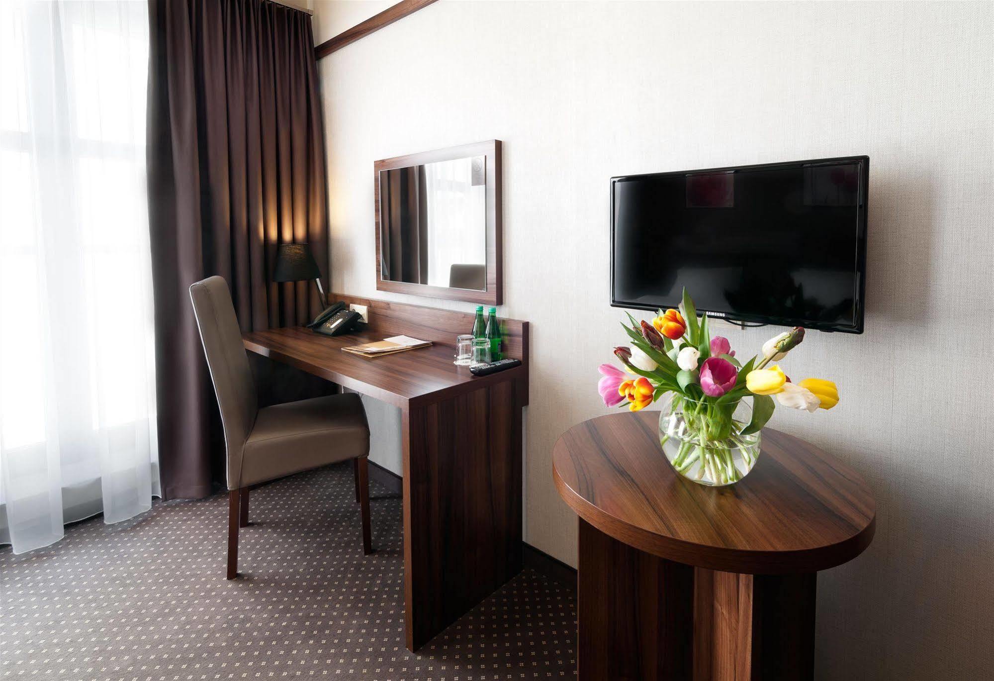 Golden Tulip Center Hotel 4*