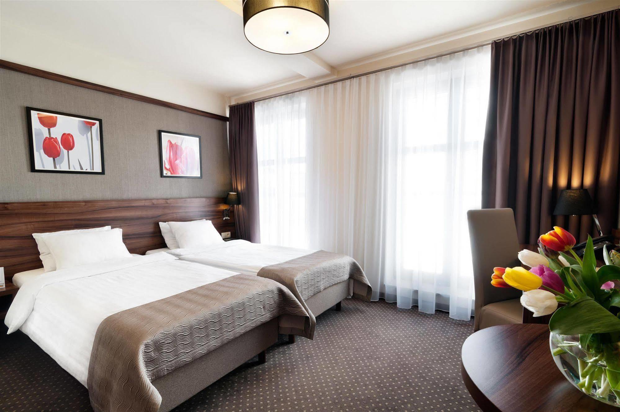 Golden Tulip Center 4*