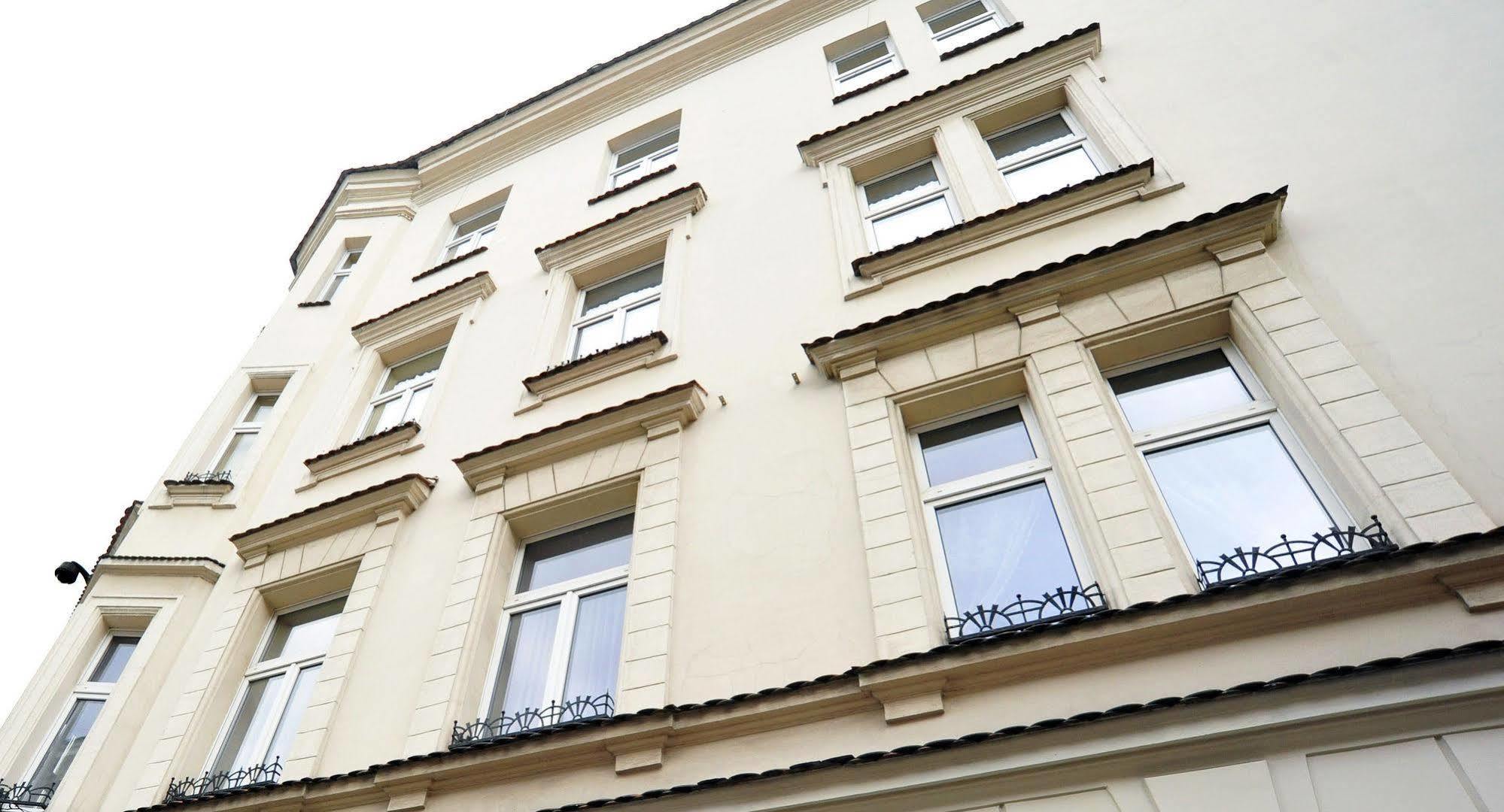 Kosmopolita Aparthotel 3*