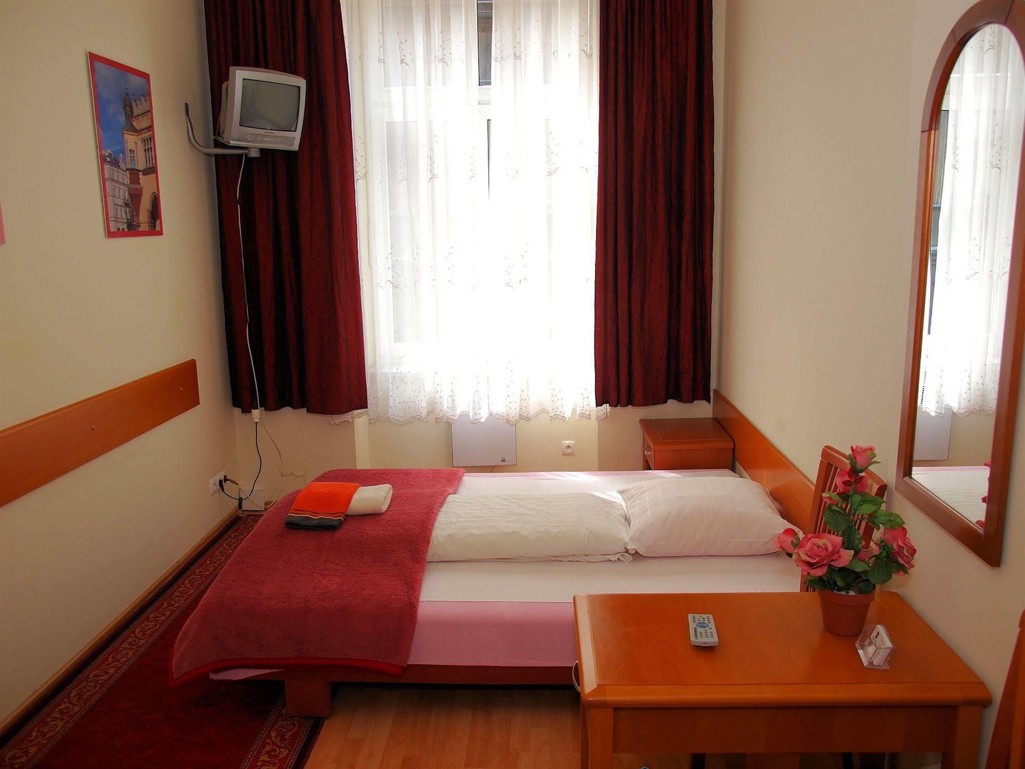 Golden Lion Guest Szewska 19 3*