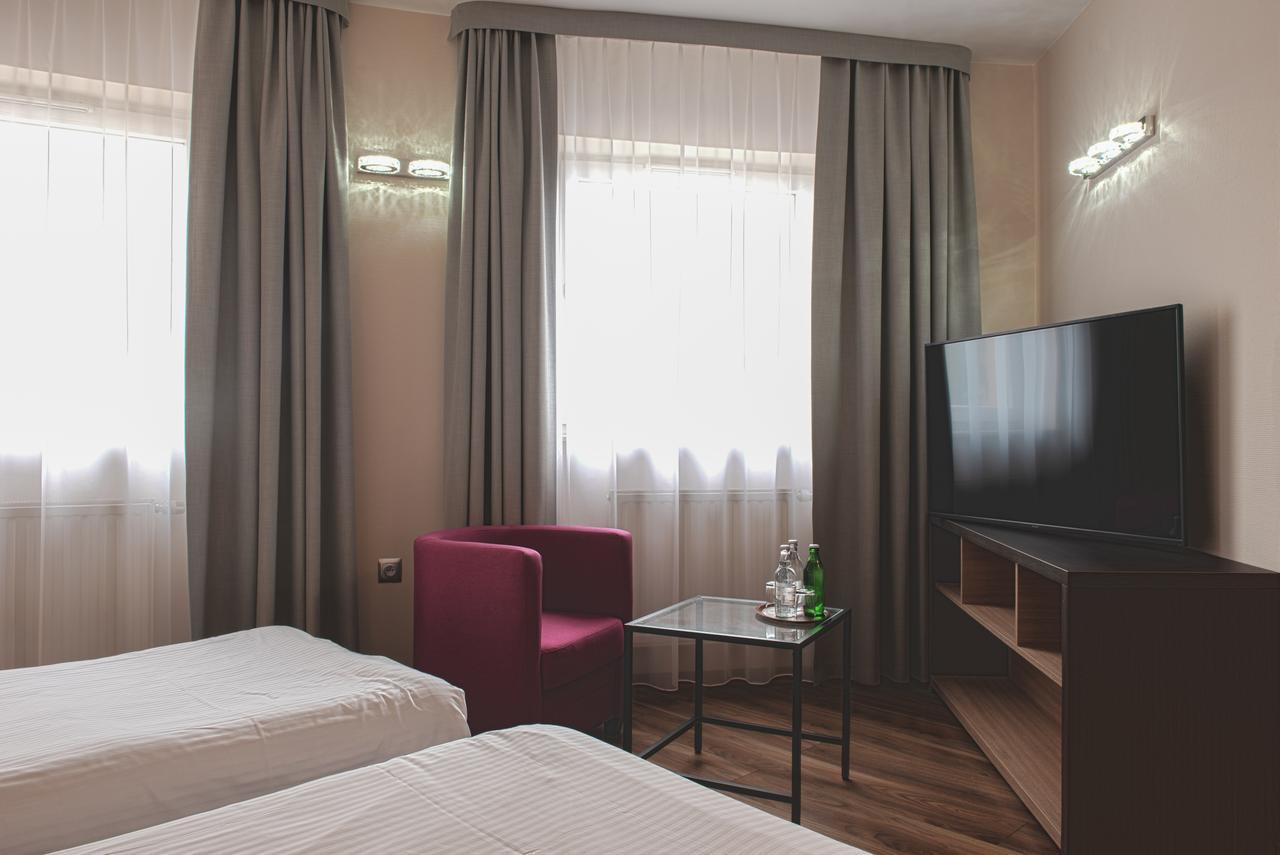 H6 Major Travel & Business, Free Parking