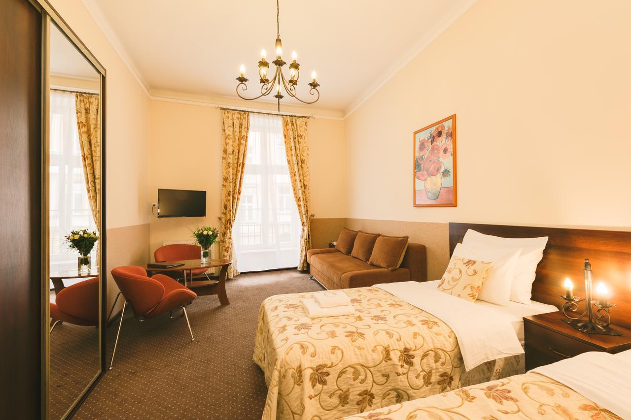 Aparthotel Abella & By Artery 3*