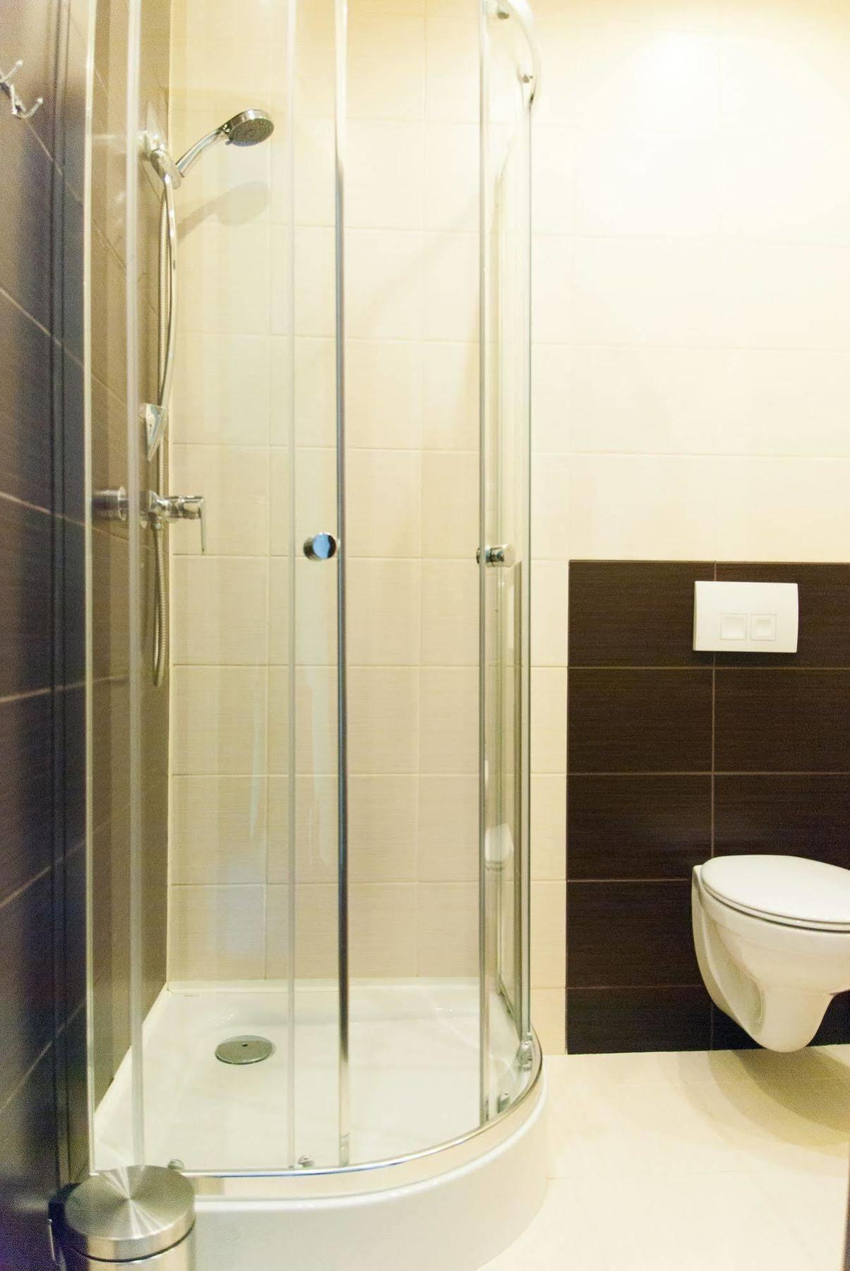 Apartament Old Town Luxe Retreat - King Bed - Steps To Main Square *