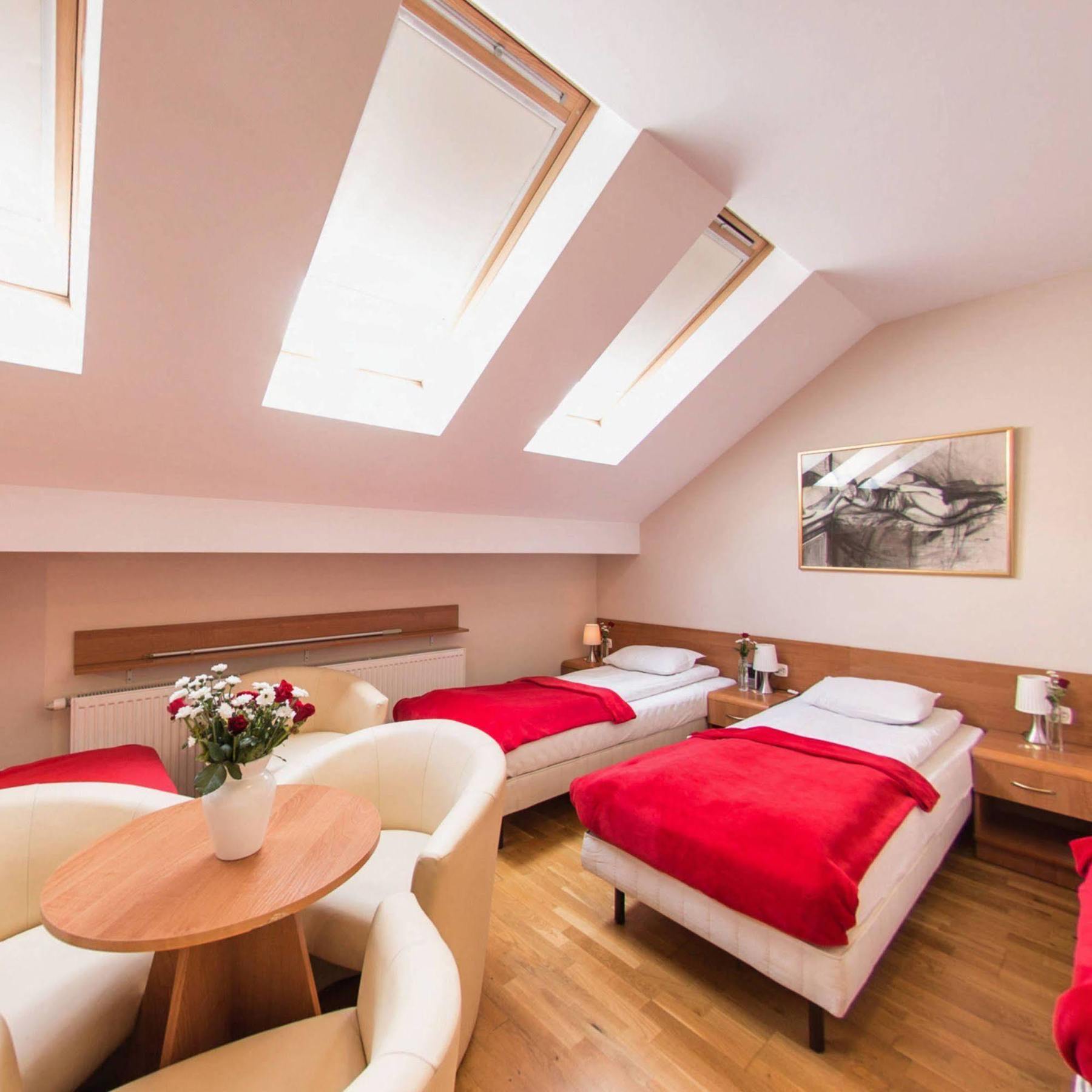 Kajzer Aparthotel 2*