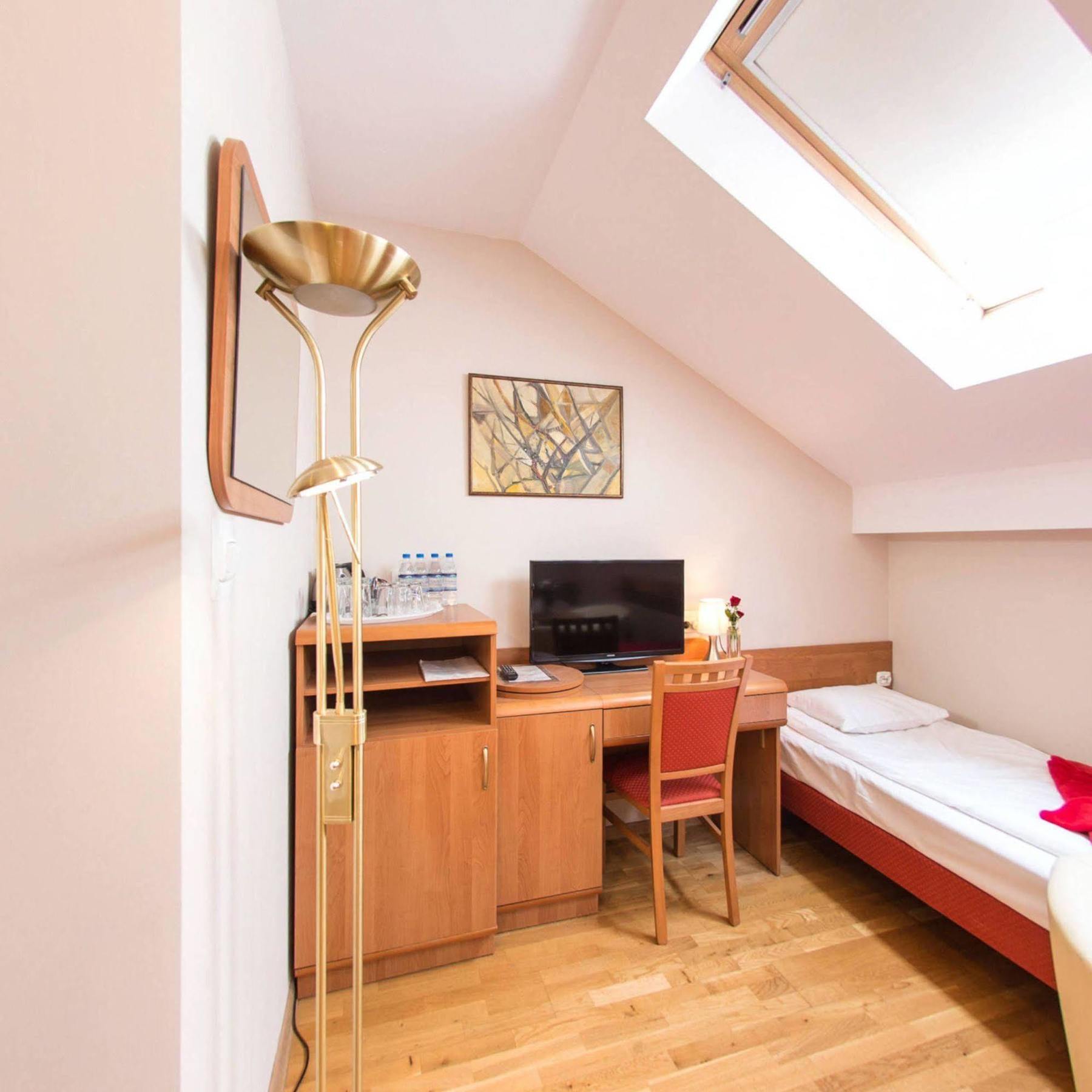 Kajzer Aparthotel 2*