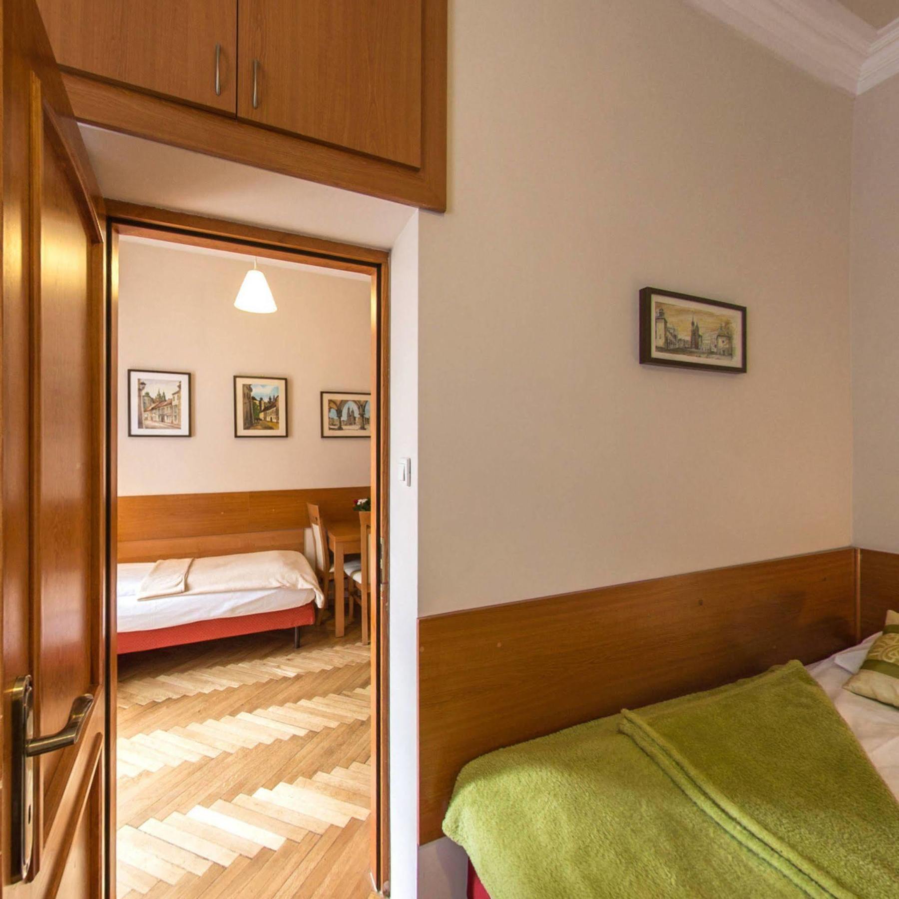 Aparthotel Kajzer 2*