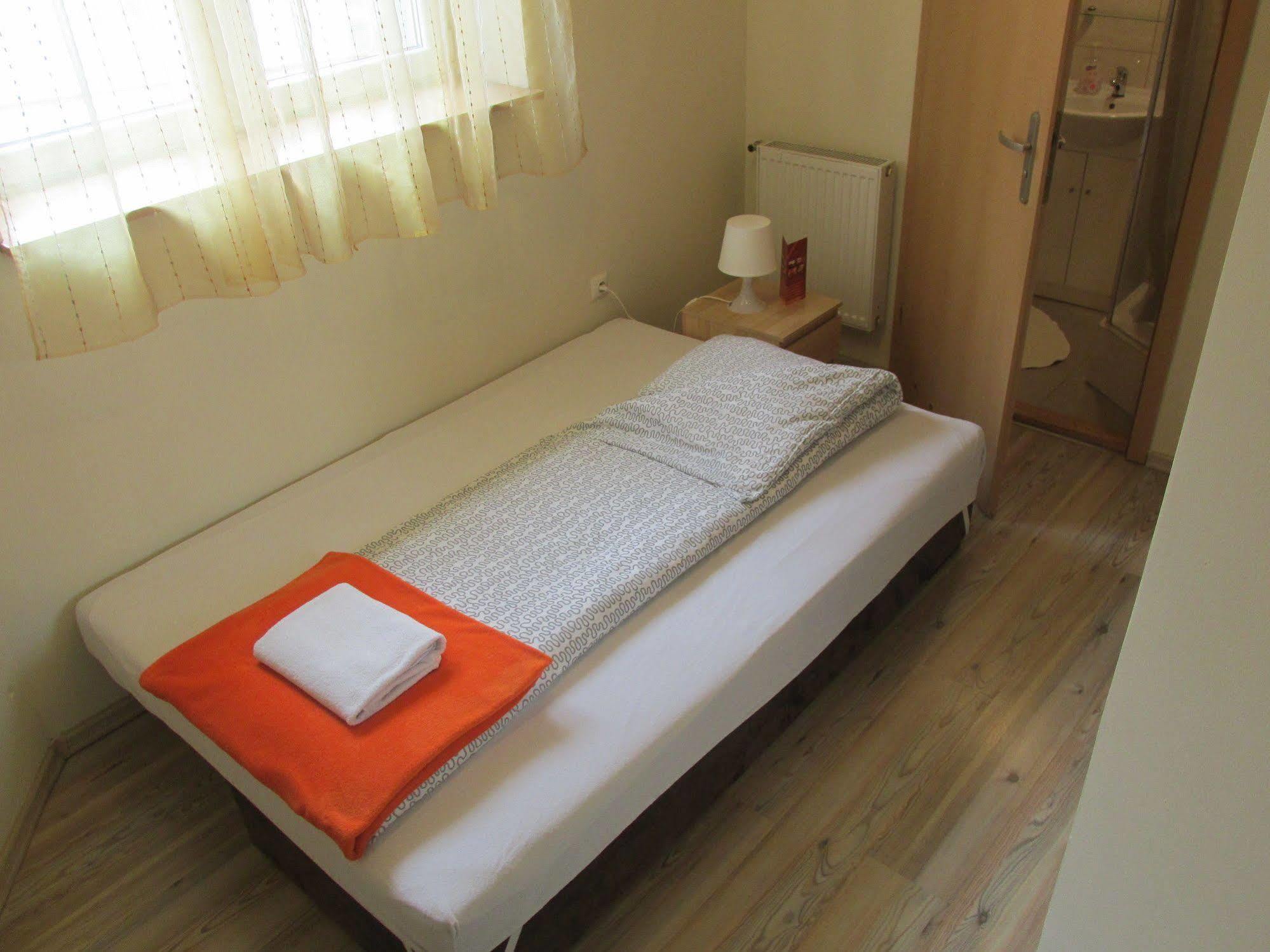 Euro-room & Apartment *
