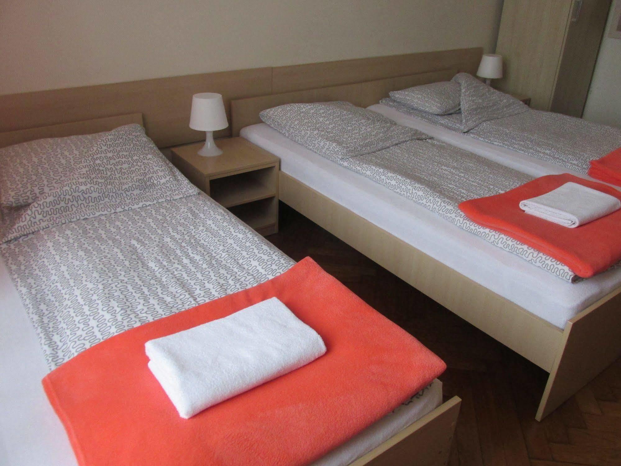 Euro-room & *