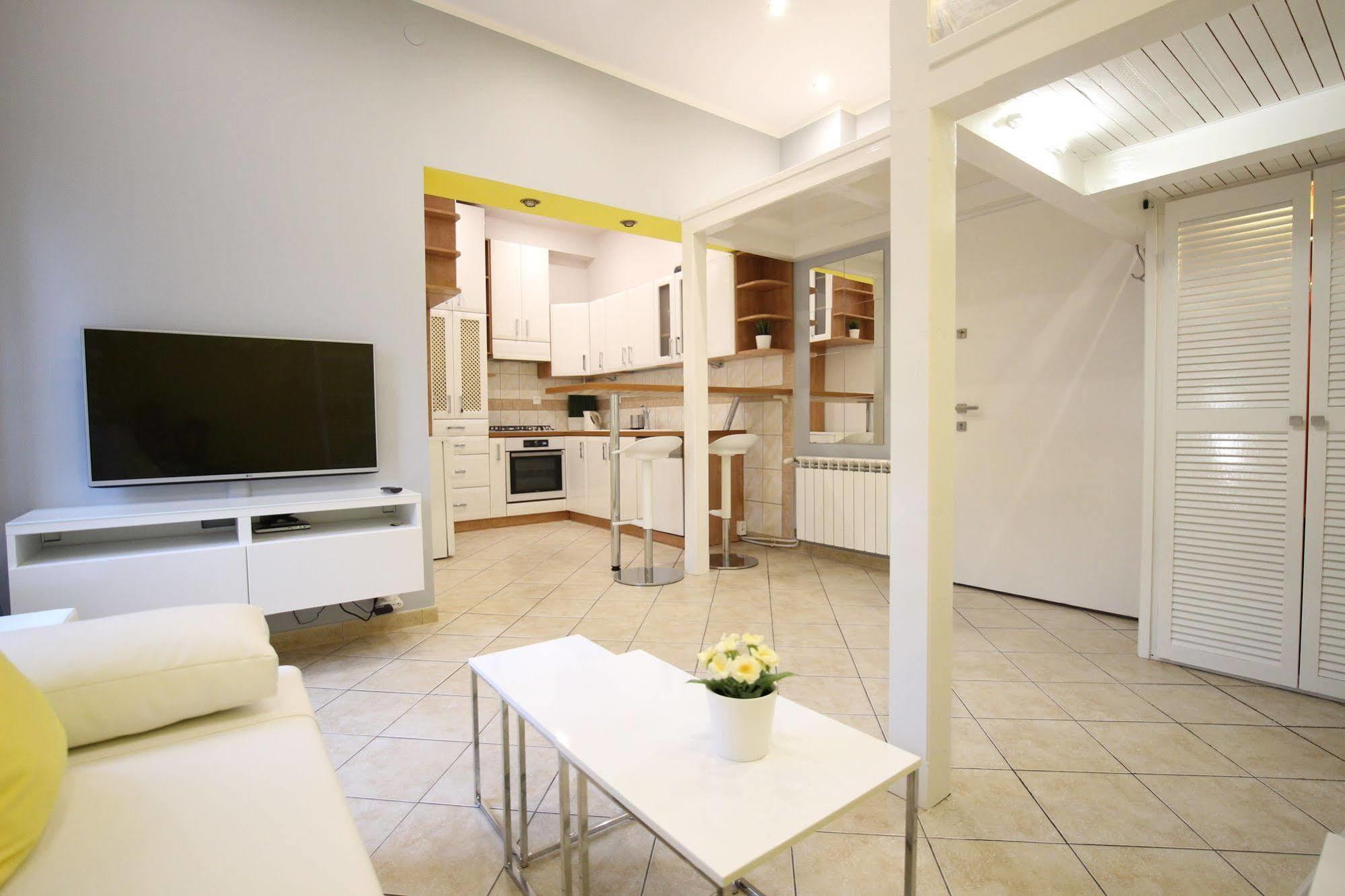 Apartment Rainbow 3 *