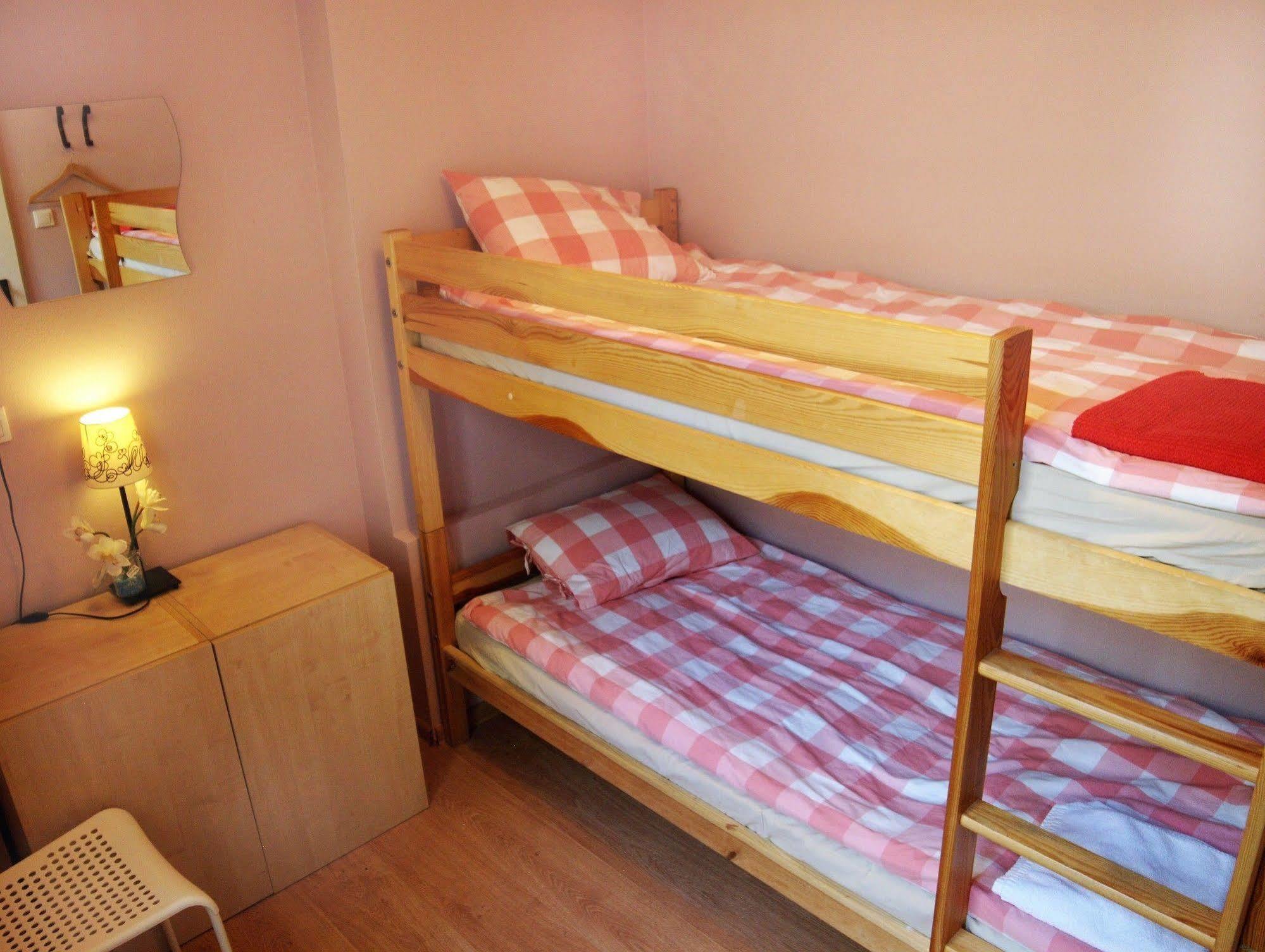 Heynow Rooms, And In Center Hostel