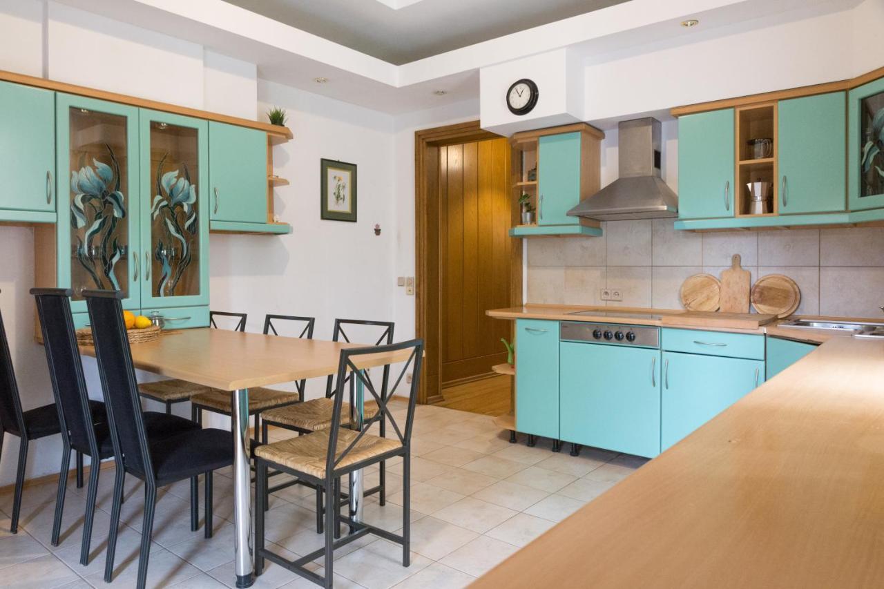 One & Only Center Up To 8 Guests