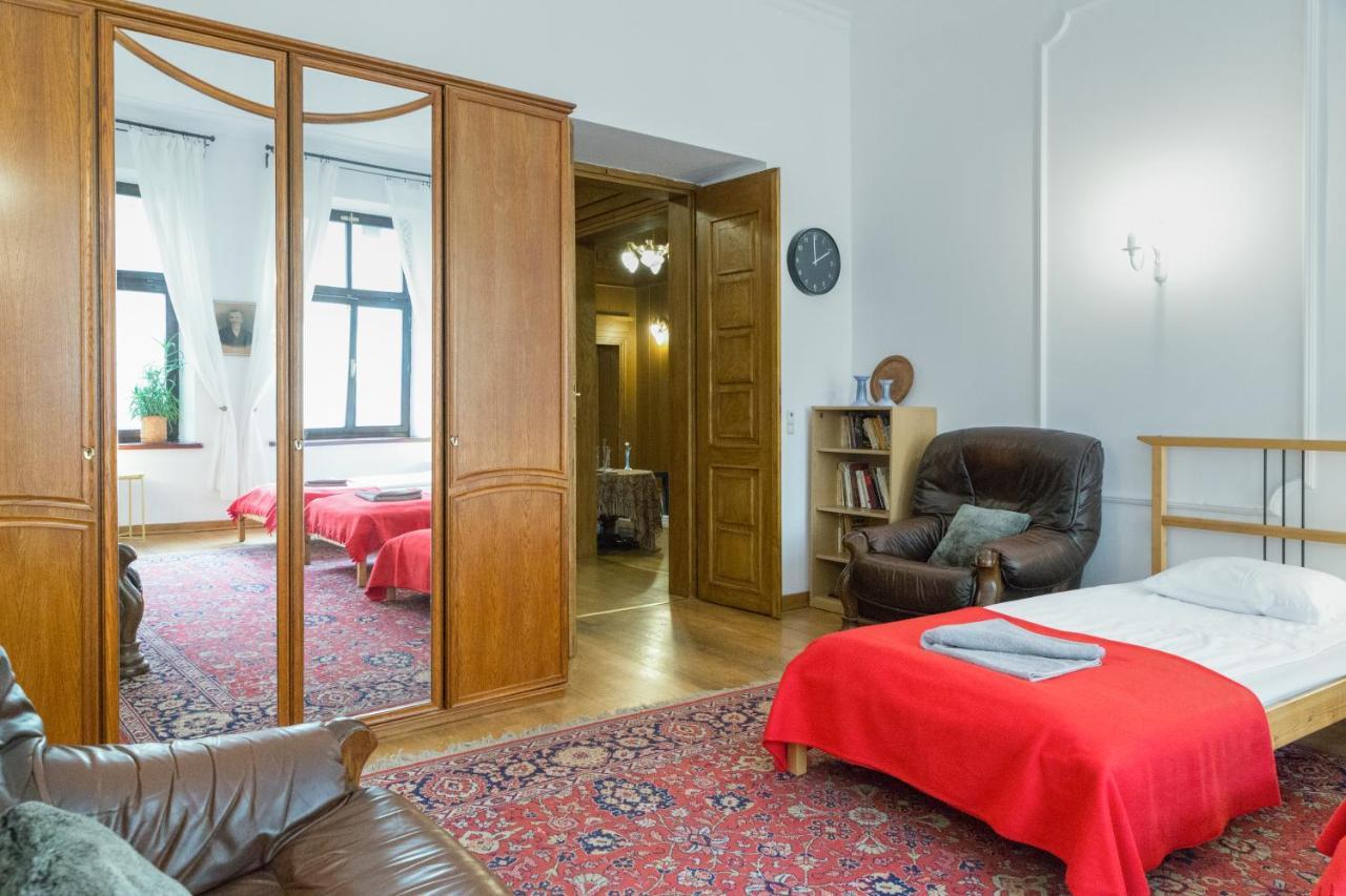 One & Only Center Up To 8 Guests *