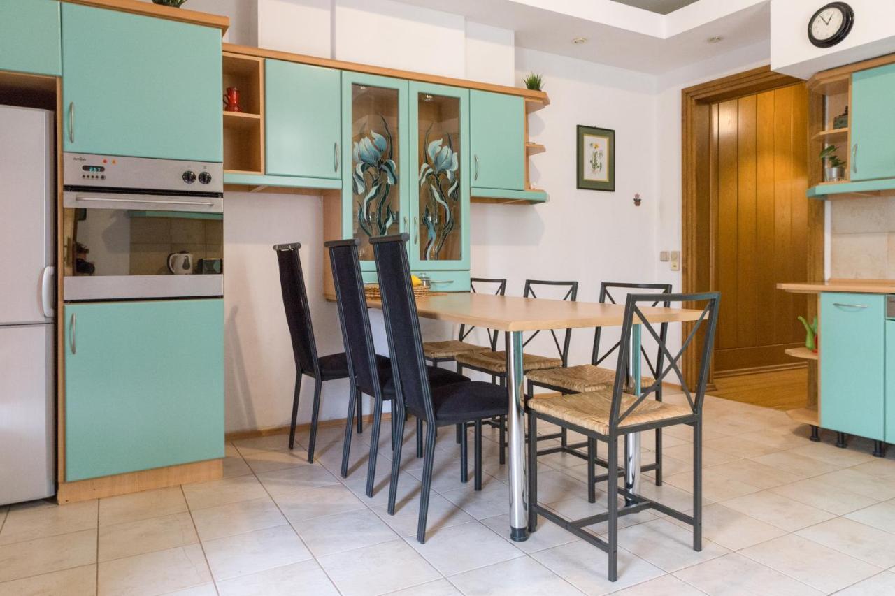 One & Only Center Up To 8 Guests *
