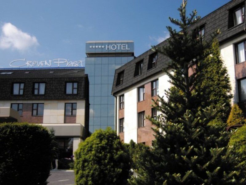 Booking Crown Piast & Spa Hotel