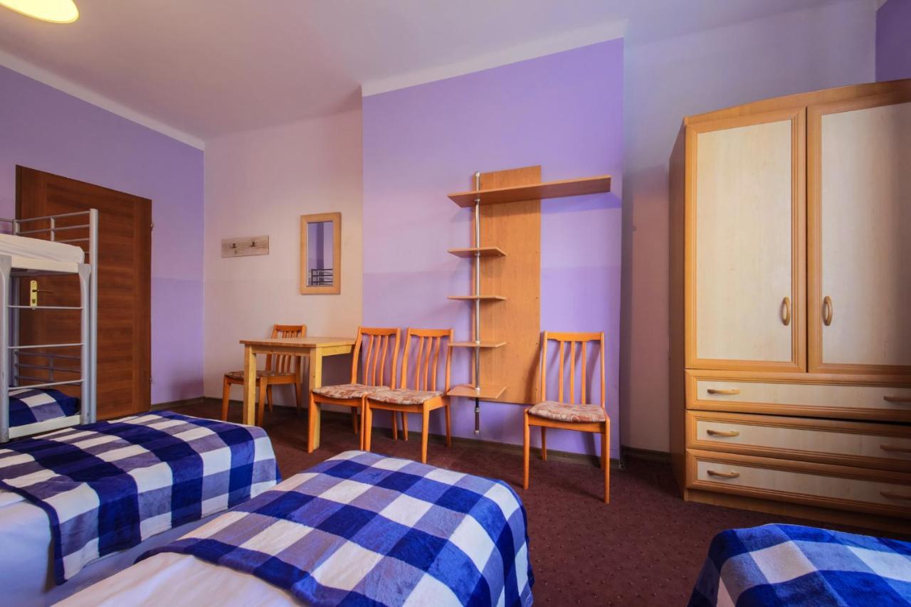 Red Carpet Hostel *