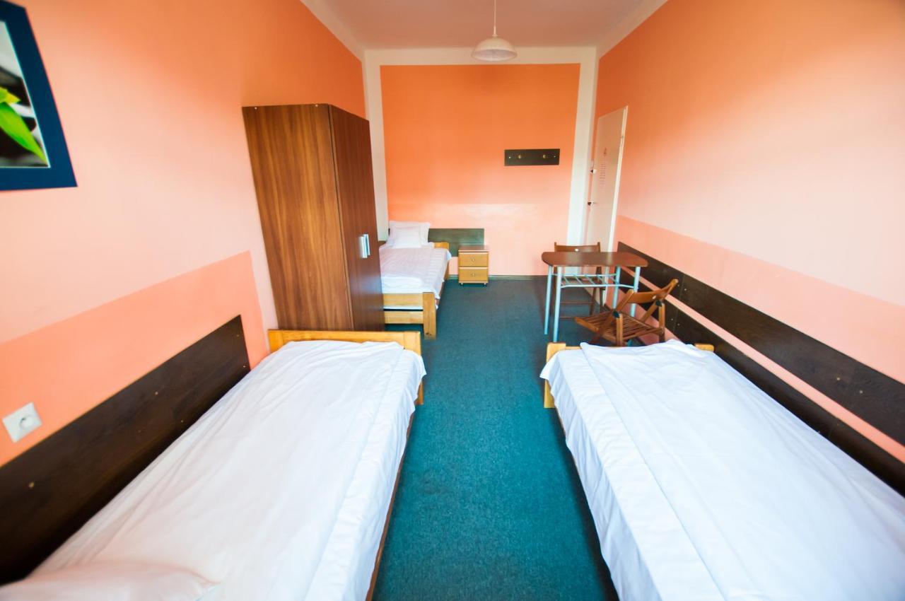 Red Carpet Hostel *