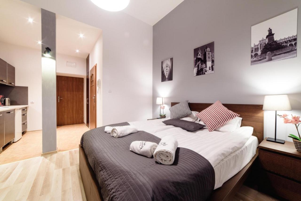 Cracow Rent Apartments: Spacious Near Main Square Aparthotel Krakow