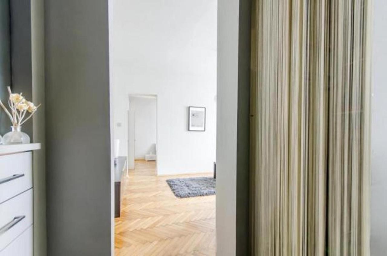 Apartment Penguin 1213 On Bosacka Street Krakow