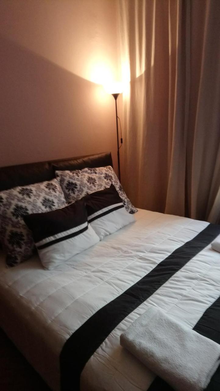 Words & Swords Homestay *